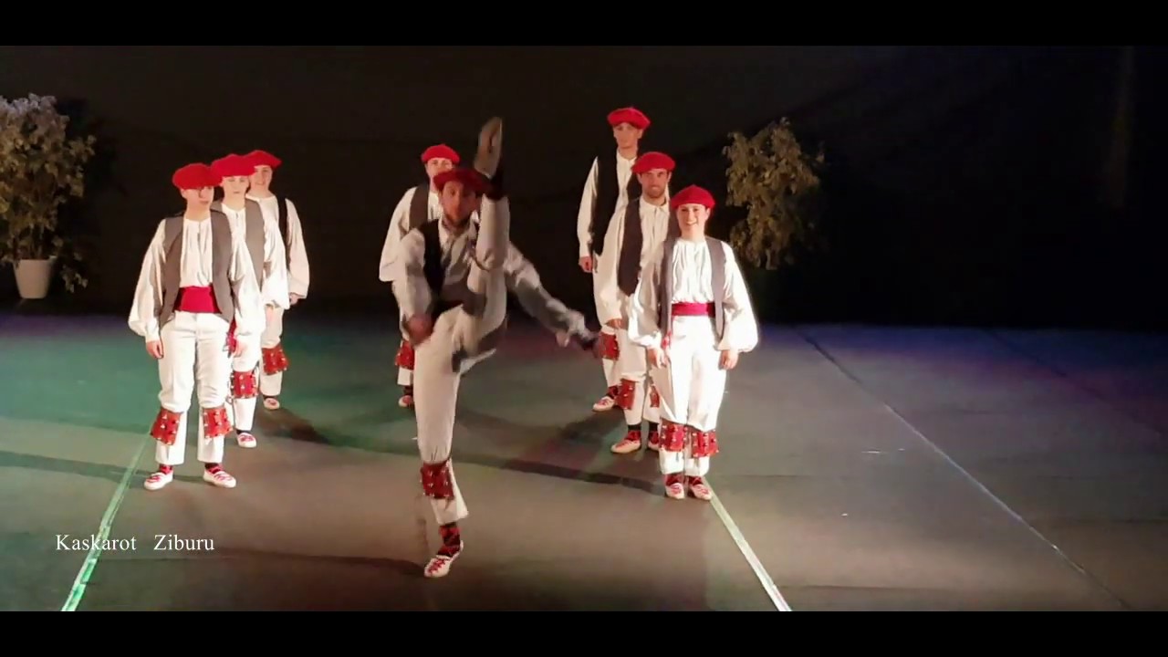08 Banako - Akelarre Dantza Hendaya