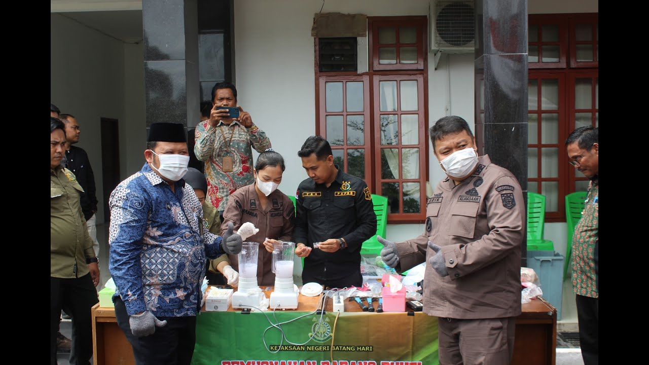 Kejari Batang Hari Gelar Coffee Morning dan Musnahkan Barang Bukti 37 Perkara