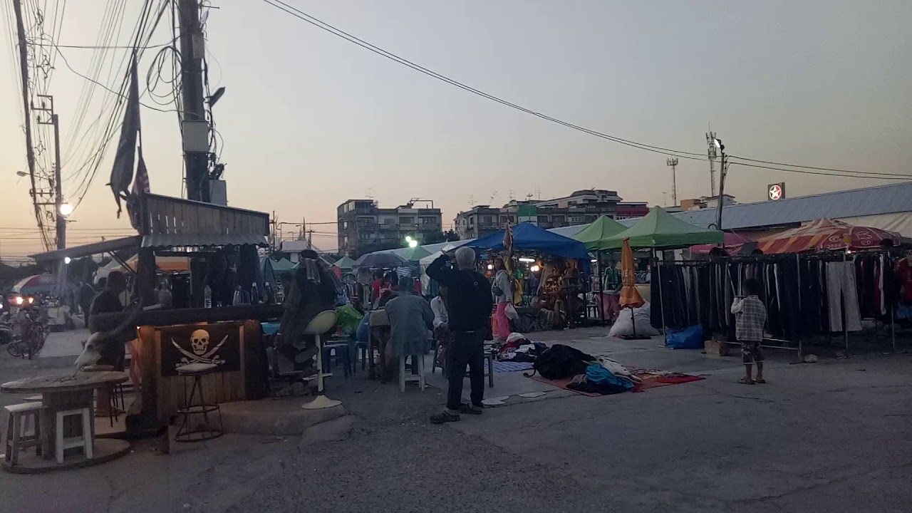 เคารพธงชาติ ตลาดปัฐวิกรณ์