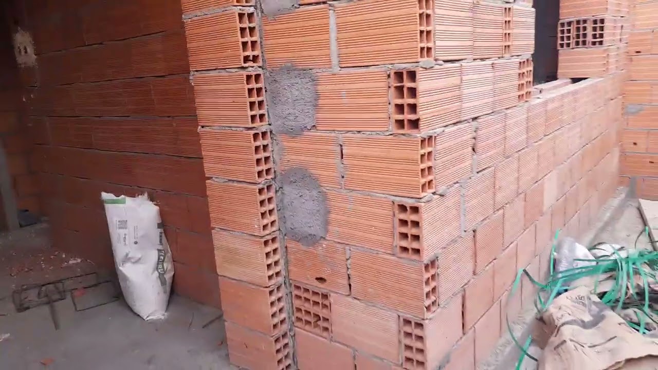 (تم بيع العقارين )ولاية البليدة بلدية قرواو 2كاركاسات للبيع 0770883717