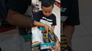 Download Lagu Buy futsal shoes ⚽⚽ MP3