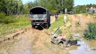 Pulling a Jeep out of the mud with a MAN Kat 1