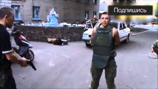 Жесть! Моторолла стреляет в своего бойца. Жесть! Моторолла стреляет в своего бойца.