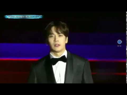 2017星光大賞☞GOT7 JACKSON 王嘉爾紅毯專訪，今晚王嘉爾會帶來新歌首秀哦。❤❤❤