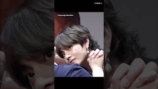 The Way Taehyung Teases A Fangirl And Melt Over Her Cuteness 😍😭 #bts #taehyung #shorts