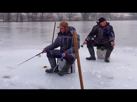 Як ловити рибу з двох рук зразу!