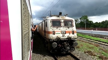 Rajdhani Express Brutally Overtake Medha with incredible parallel race at high speed rail corridor