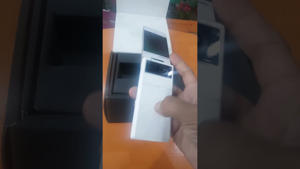 Unboxing Japan Phone Sharp Sh7120c Solar Hydrid. Mở hộp điện thoại sạc năng lượng mặt trời sh7120c