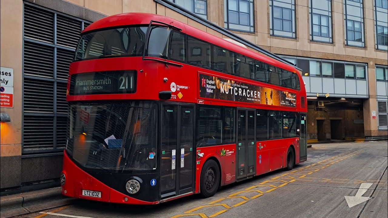 FRV: Route 211 - Hammersmith Bus Station - Battersea Power Station. LT32 (LTZ 1032)