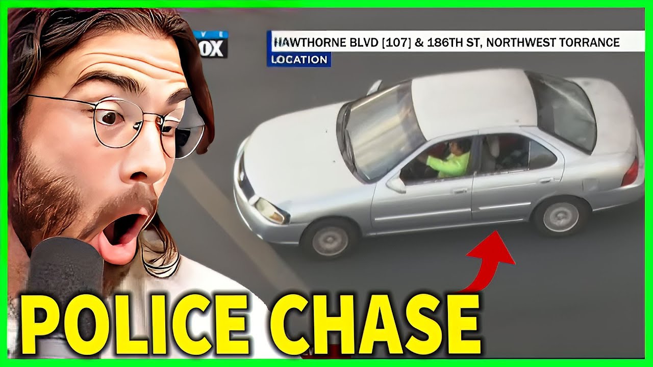 Подозреваемый в преследовании со стороны полиции пытается сдать назад в полицейскую машину после ...