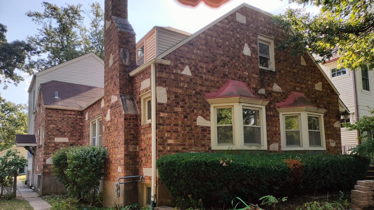 Давайте посмотрим, что находится внутри этого бунгало в Чикаго перед сносом!