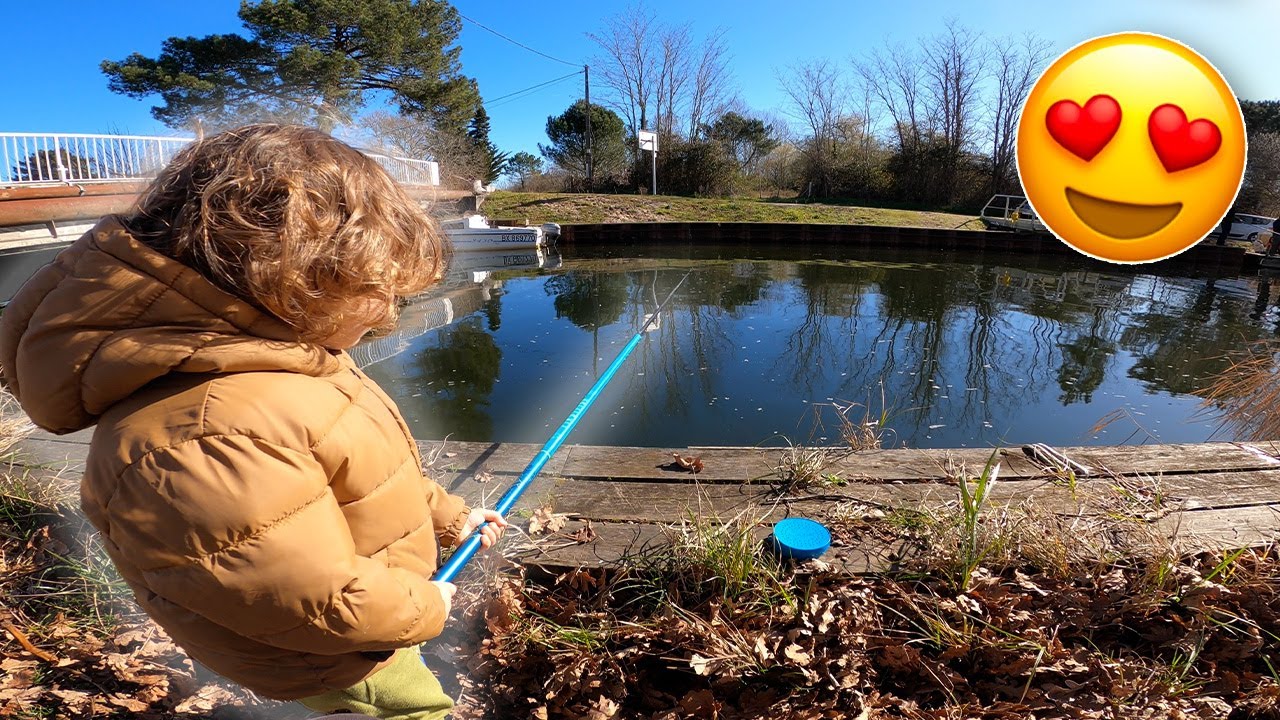 Je PÊCHE au BOUCHON pour la PREMIÈRE FOIS avec MON FILS de 2 ans et MA FEMME -meilleure vidéo pêche
