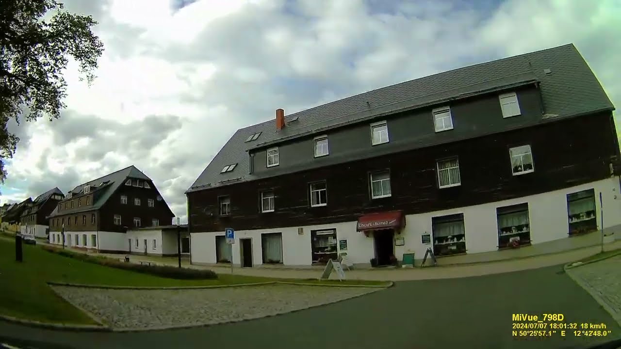 D: Stadt Johanngeorgenstadt. Erzgebirgskreis. Rundfahrt durch die Stadtmitte. Juli 2024