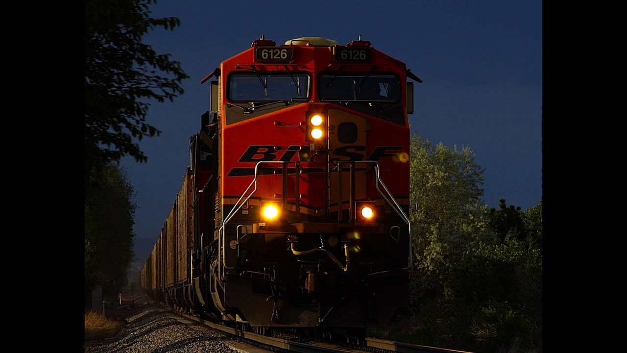 Railfanning PART 34 UP 4807 leads Rail train, H-Sladen with military ...