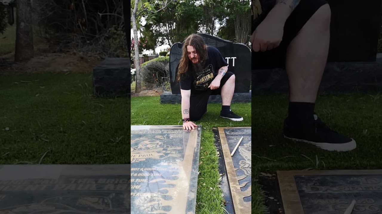 Dimebag Darrell and Vinnie Paul's grave