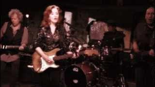 Bonnie Raitt - Right Down The Line