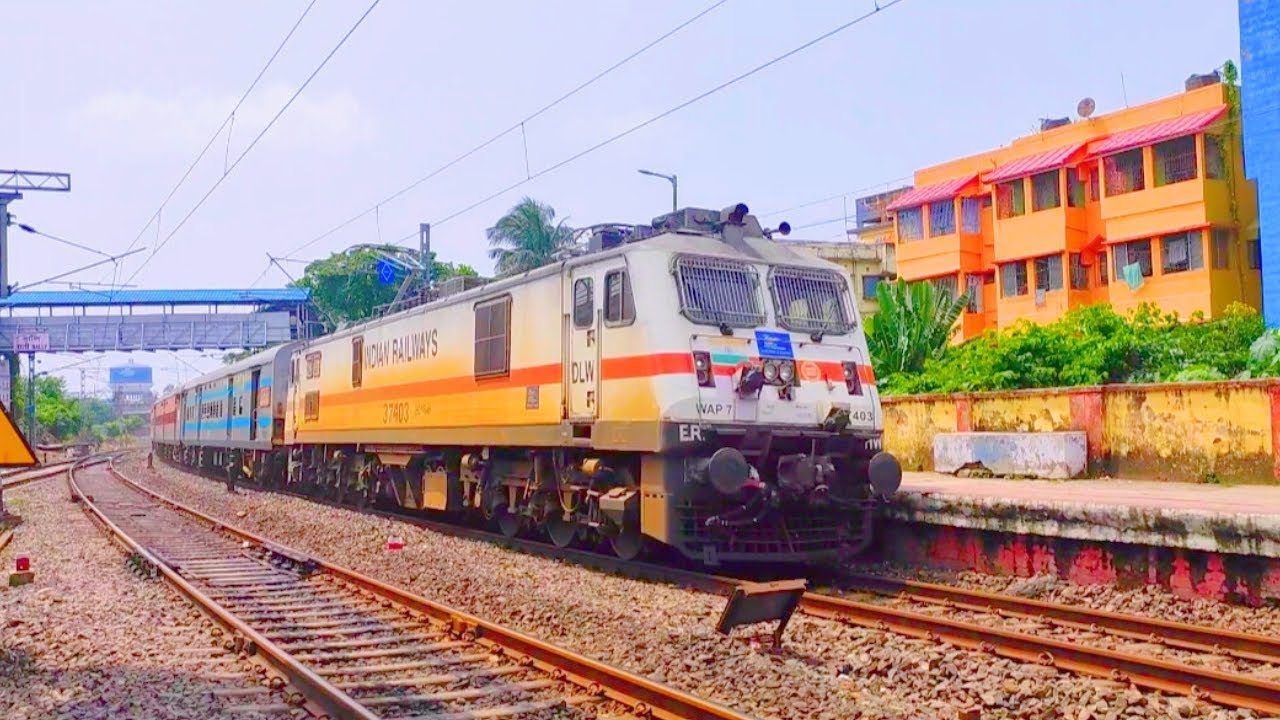 High Speed Trains 🔥Dangerous Curve Track 90°On Shantineketan Express.