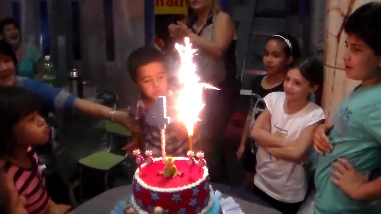 SOPLANDO LAS VELITAS