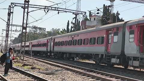 22915 Dusty Bandra Hisar weekly superfast departing Vapi incharge Wap-7 beast 
