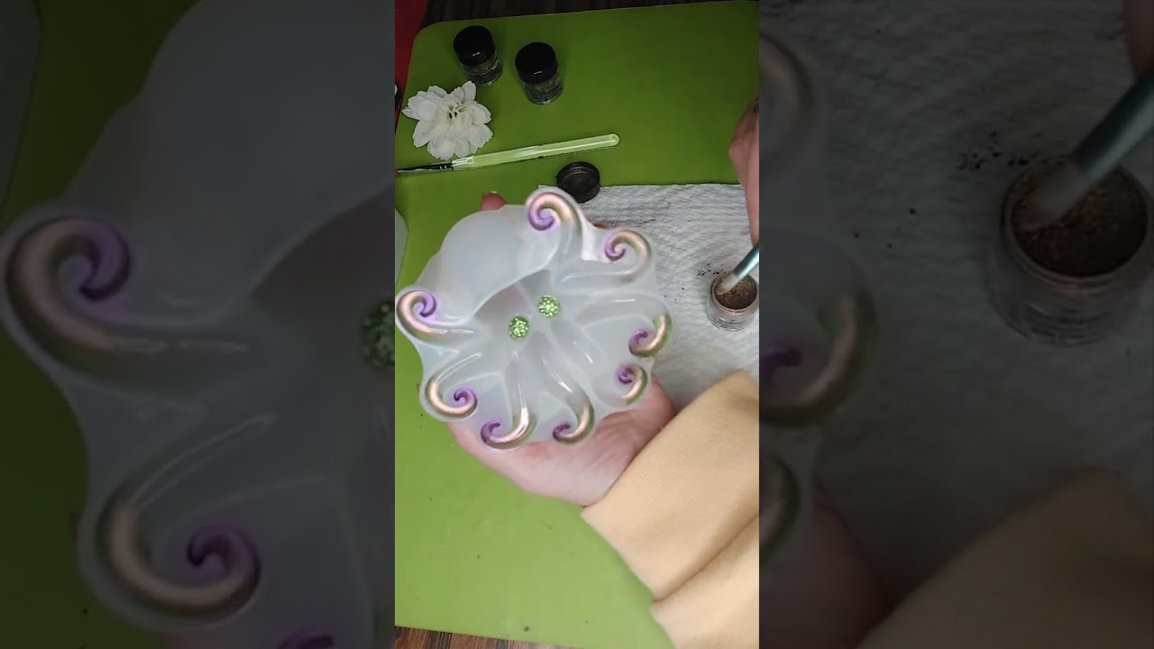 Beautiful octopus with let's resin and extras.