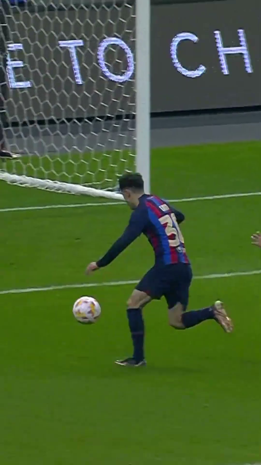 Counting down the hours to a new ????????́????. ⏳?#fcbarcelona #elclasico