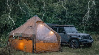 Camping sous une pluie battante avec tente gonflable et Jeep Gladiator🌧️Détente | Camping en voiture