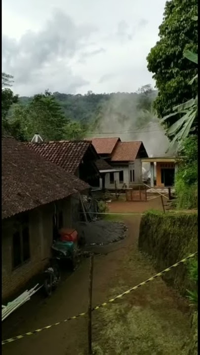 NGERI!!! Detik-detik Tanah Longsor di Desa Tegalsari Kecamatan Bruno Kab. Purworejo