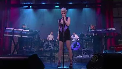 robyn dancing on my own live  late night david let...