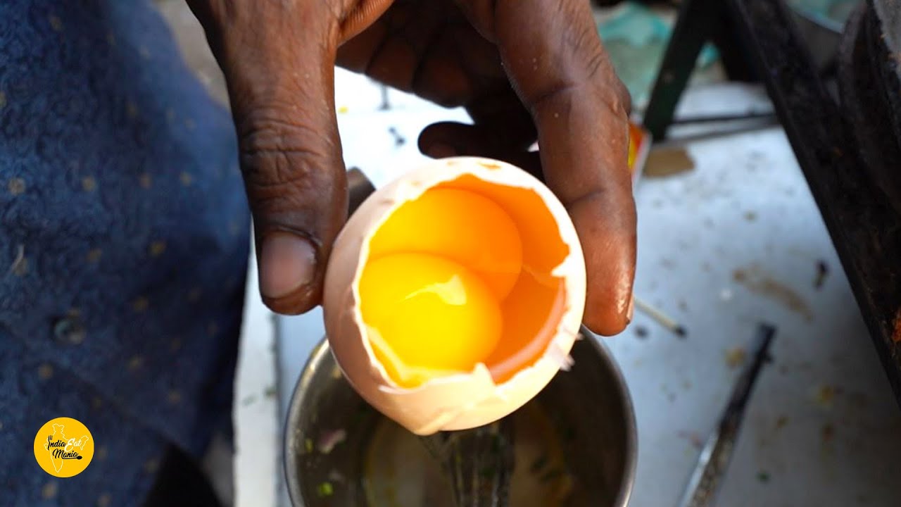 Kolkata Famous Desi Judwaa Egg Omelette Rs. 15/- Only l Kolkata Street Food | INDIA EAT MANIA