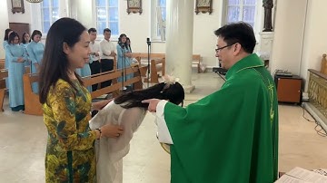 Nghi thức rửa tội cho têlêsa nguyễn thị kiều lan tại nhà thờ giáo xứ lu-y