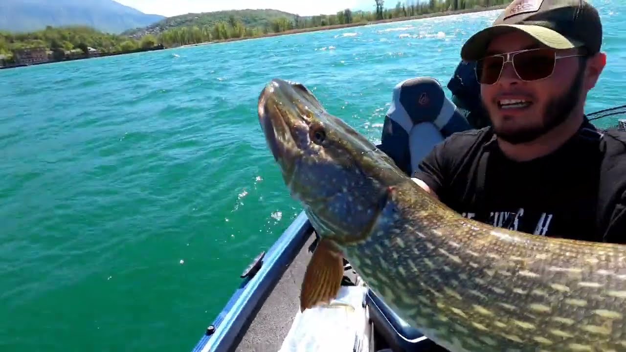 PÊCHE D'UN BROCHET ÉNORME le jour de l'ouverture du LAC DU BOURGET 2022
