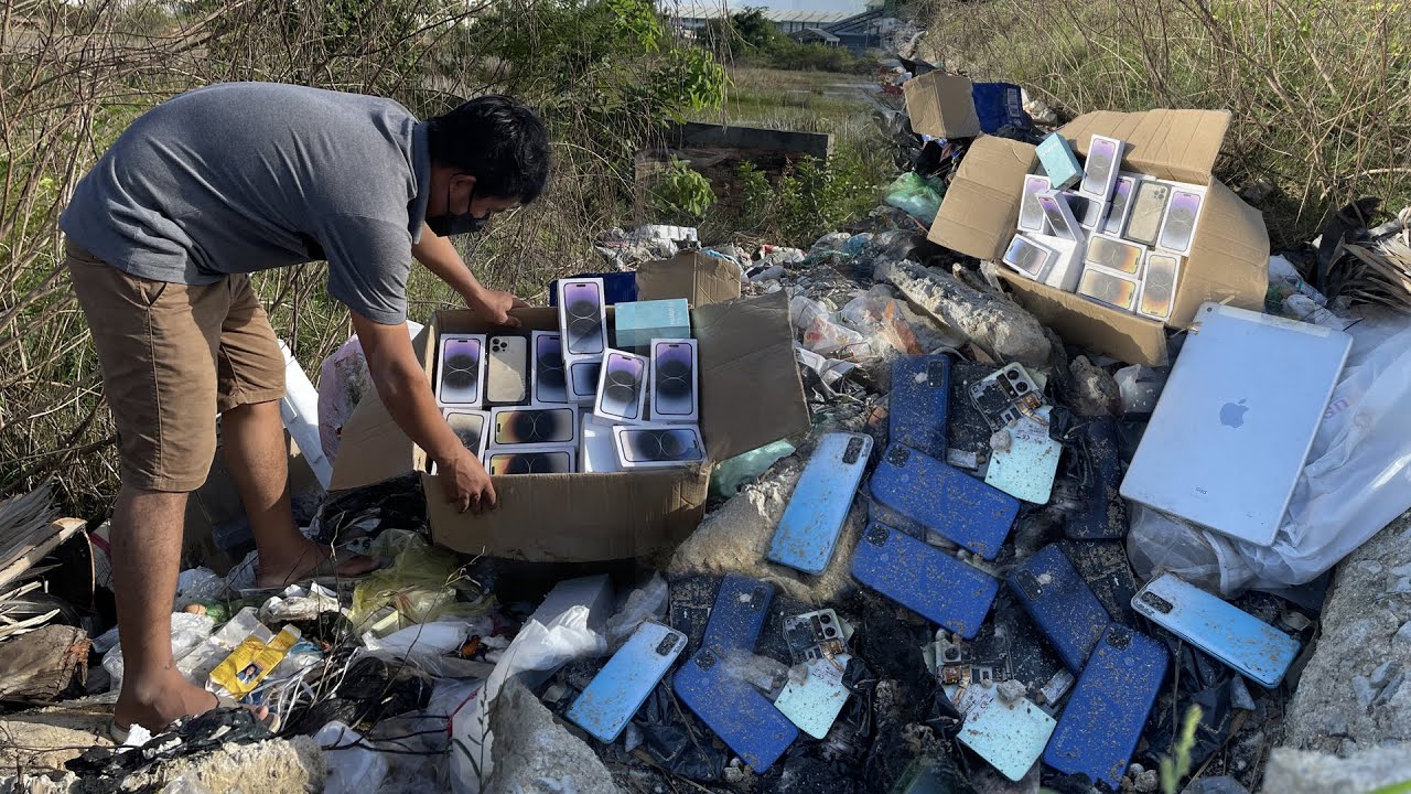 Wow😜 Found Phones and iPad From Garbage Dump ! Restore Abandoned