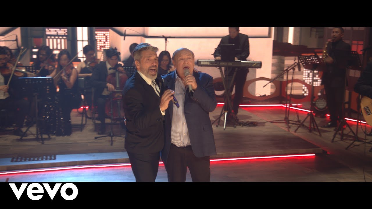 Watch Leo Dan, Diego Verdaguer - Hay una Chica en Mi Camino (En Vivo) on YouTube