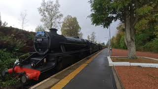 Steam train arrives at Helensburgh Upper in Scotland on 2022/10/30 at 1418 in VR180