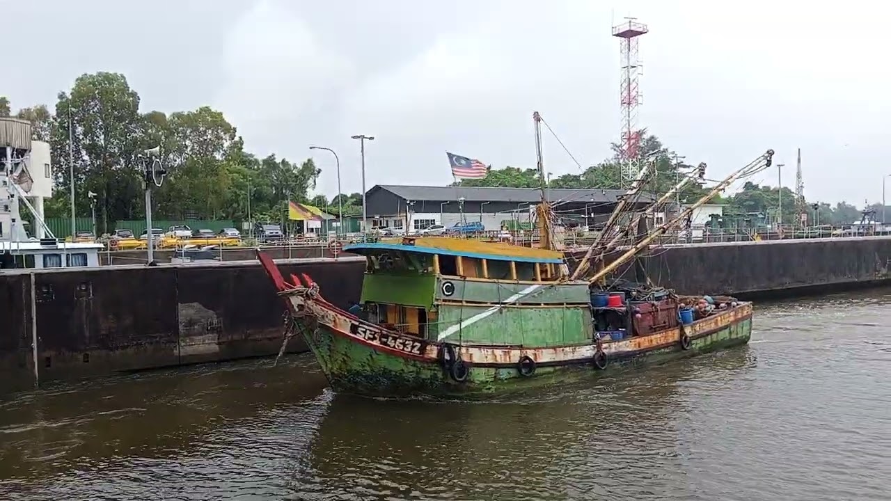 Pgi ini kita buka gate dan terus ambik kapal ikan Hulu hilir guess semua 