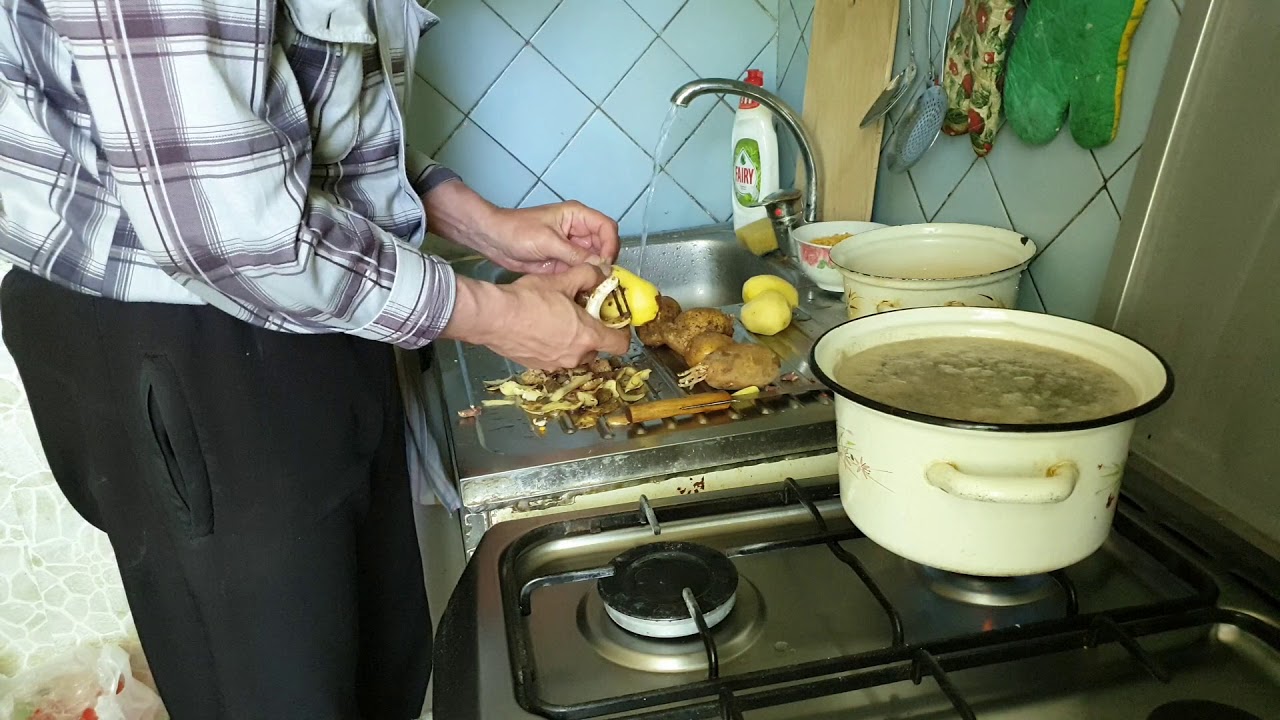Чищу картошку для горохового супа - YouTube