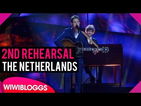 Second rehearsal: Douwe Bob "Slow Down" The Netherlands @ Eurovision 2016 | wiwibloggs
