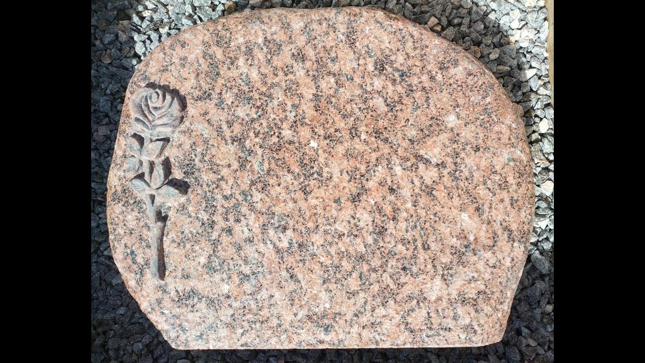 Stenhugning af relief rose | Altigravsten.dk