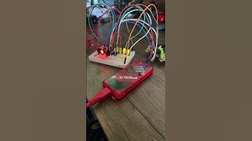 PIC microcontroller binary counter with 555 timer external clock