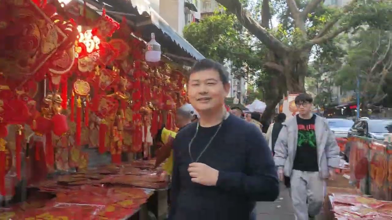 Festival Markets Before Chinese Spring Festival in Guangzhou Wholesale Markets for Festive Gifts