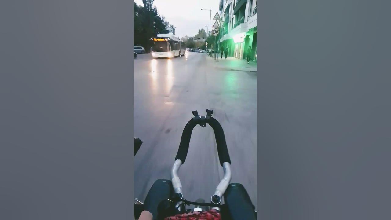 Опасно ли е да карам колело в София - YouTube