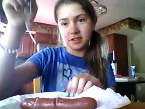 Wie ein Hotdog in einer Mikrowelle kochen
