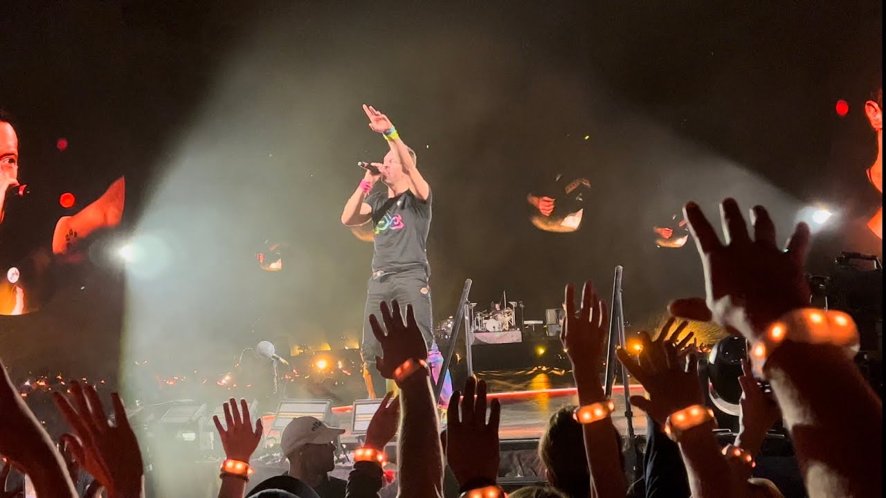 Coldplay fix you. Йоу концерты. Coldplay Concert.