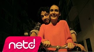 Video thumbnail of "Melisa Sözen & Mert Fırat - Aç Kapıyı Gir İçeri"