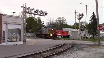 CSX L415 with CSX 7799 Rounding the Connecting Track in Monon, Indiana
