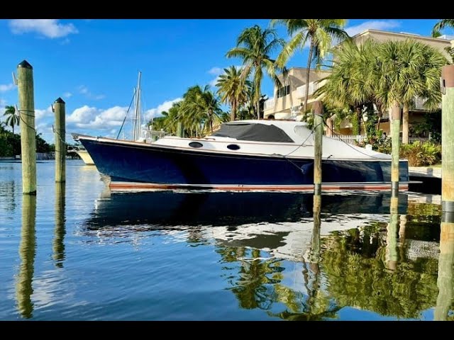 2001 San Juan 38' - For Sale with HMY Yachts