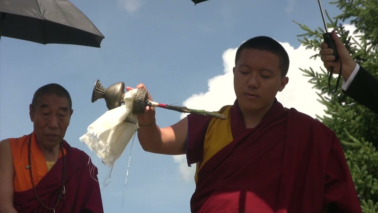 Kyabje Dilgo Khyentse Yangsi Rinpoche visited  Riwoche retreat centre in 2014