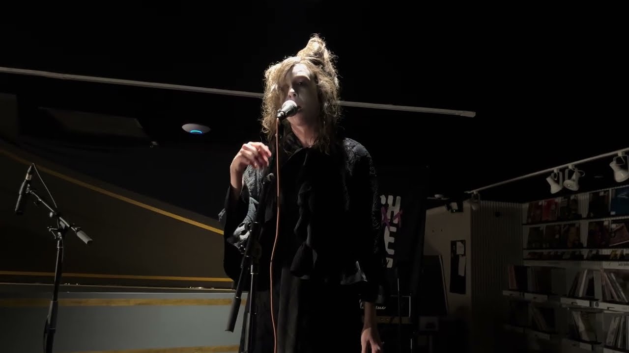 Allie X — Is Anybody Out There? (Live at Rough Trade Below 10.30