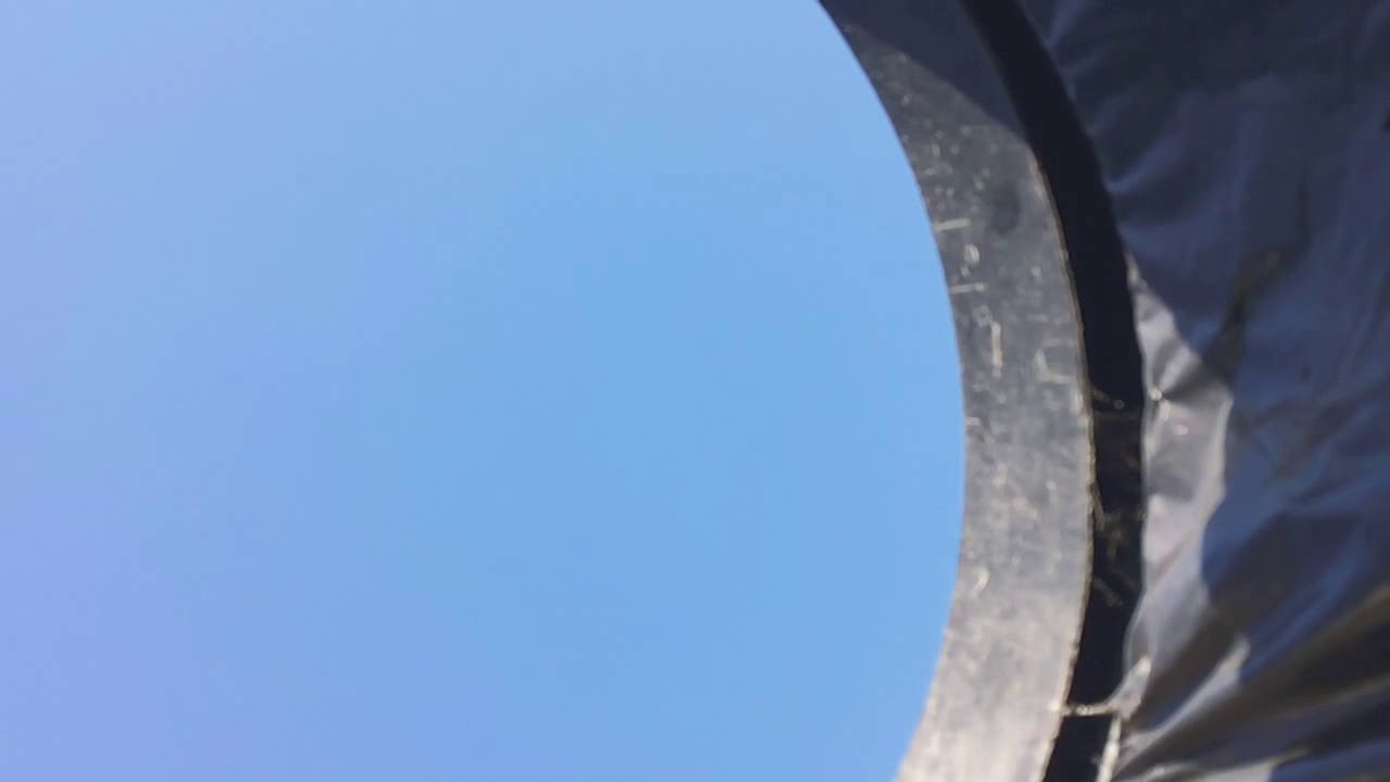 Bin jumping|Today we shot some easy shots of us jumping a bin at school✌🏼🙌😂♥️