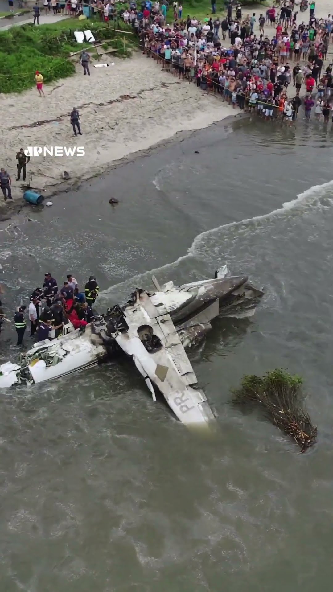 Acidente de avião de pequeno porte deixa morto e feridos em Ubatuba, litoral de São Paulo #shorts